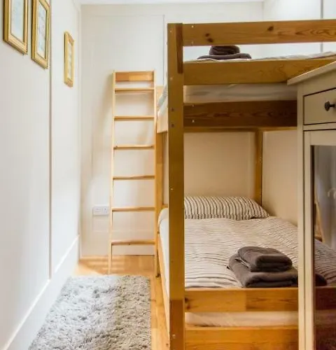 Дом отдыха Leeson Lane Boutique Townhouse *